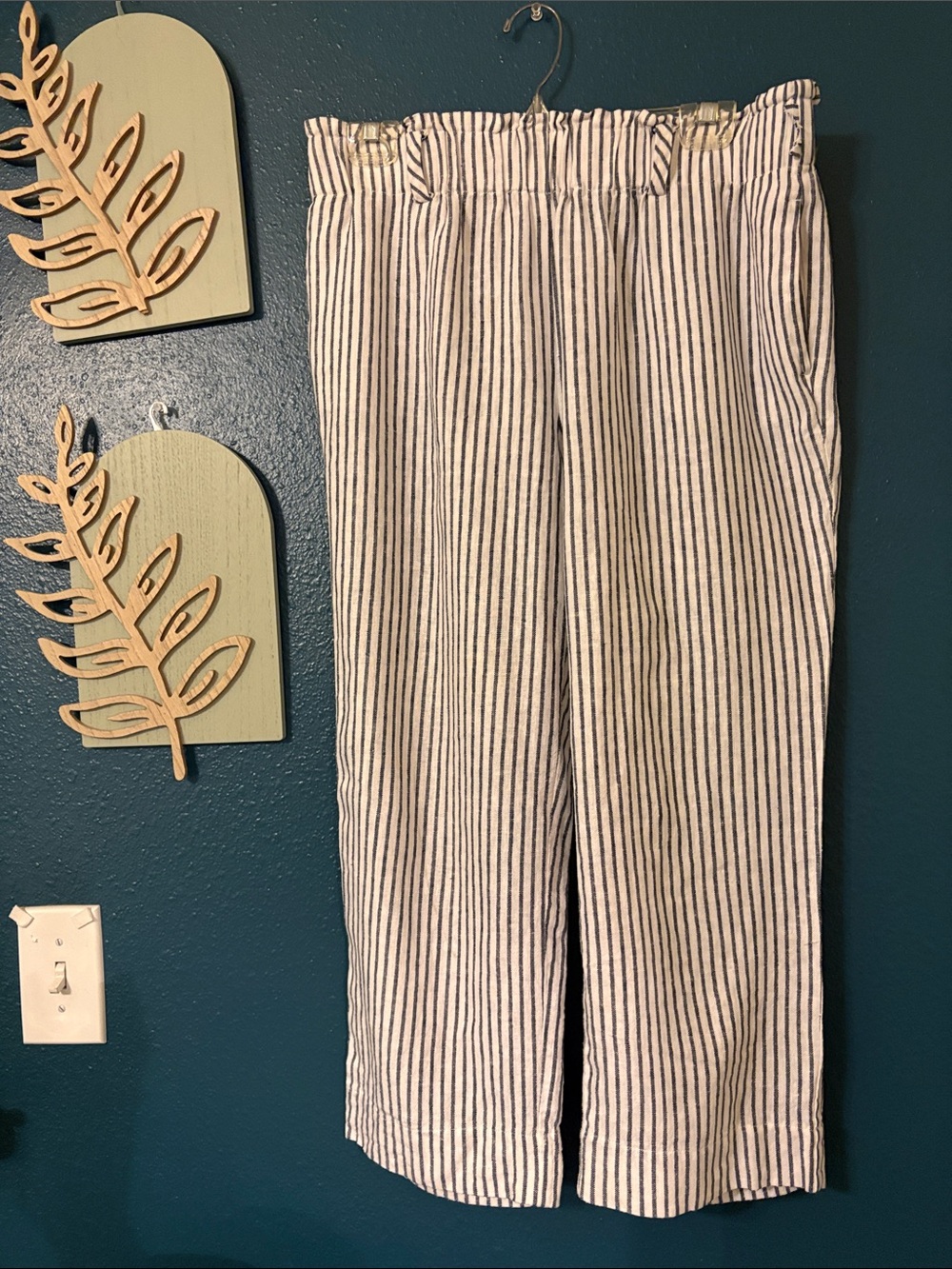 Anne Klein White and Navy Striped Cropped Pull-On Pants